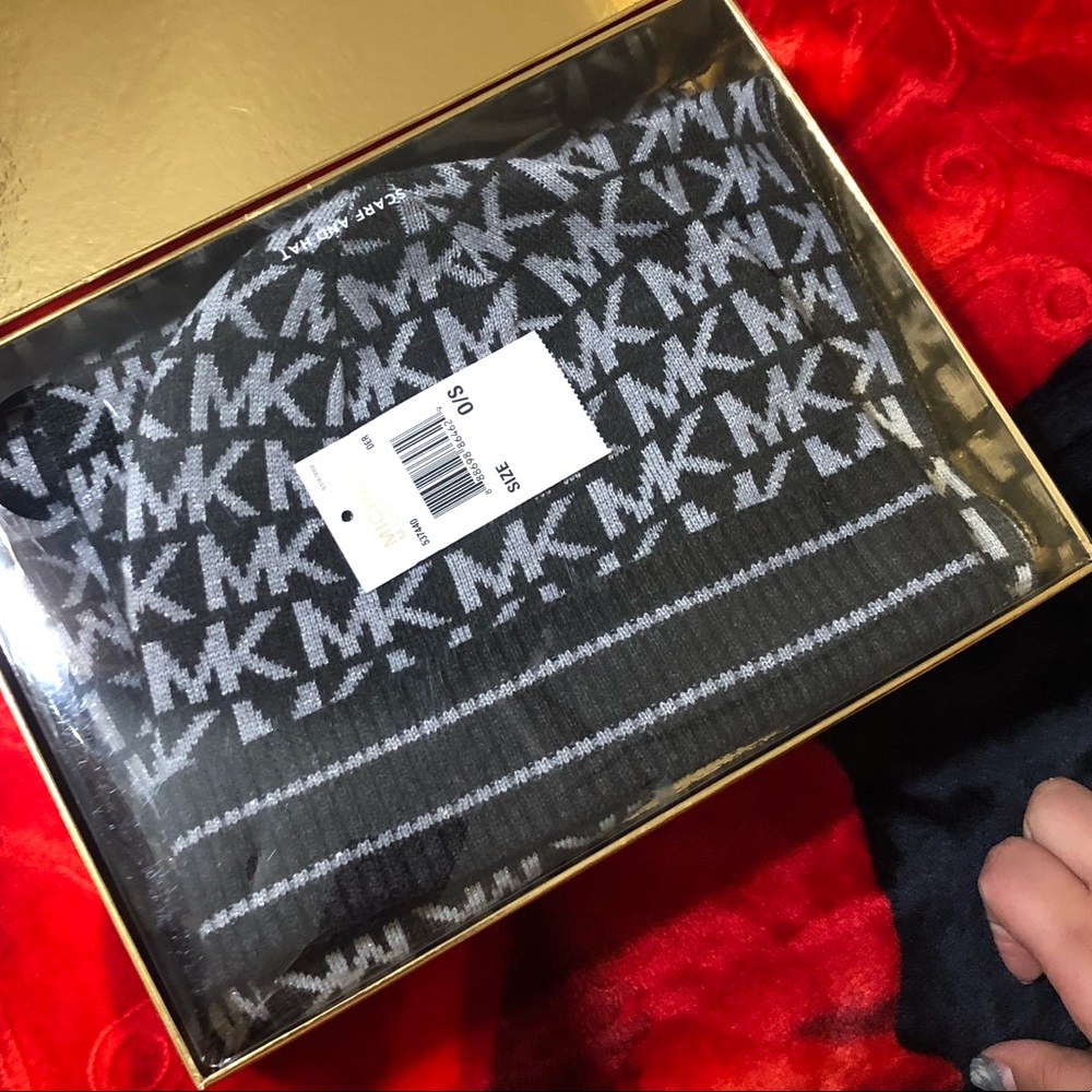 Brand new Michael Kors Scarf and hat